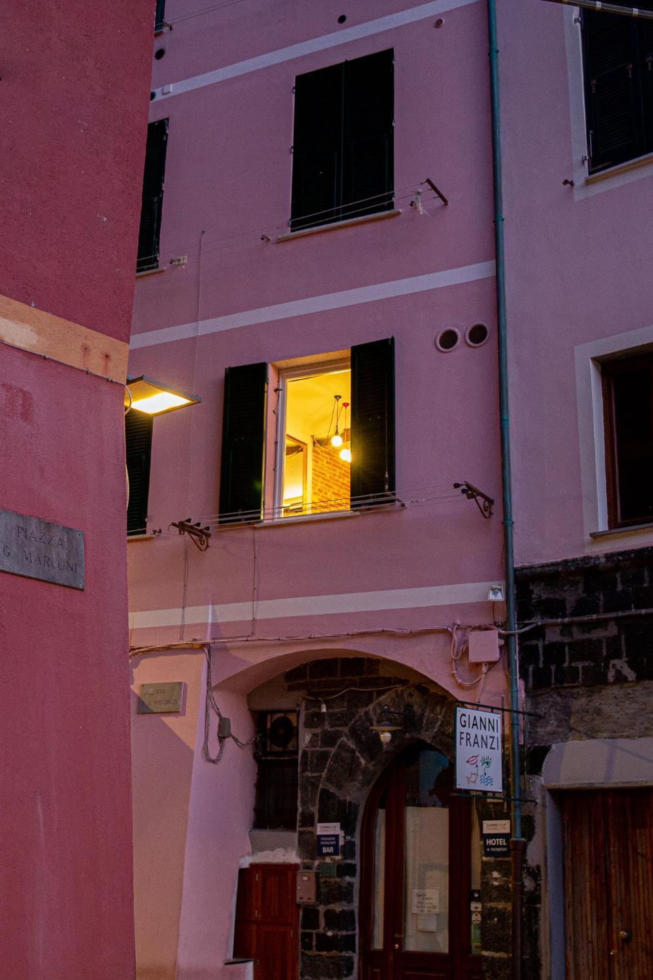 The Vernazza Main Plaza - Rooms & Suites Exteriér fotografie